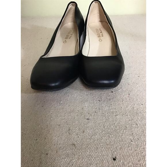 Women Black and White 2inch block heel Pumps Bus Stop boutique Sz. 39.5/9.5 - Picture 3 of 10